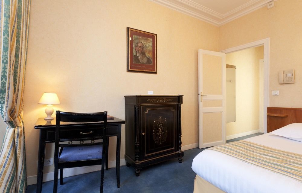 Hotel Du Quai Voltaire Paris Exterior photo