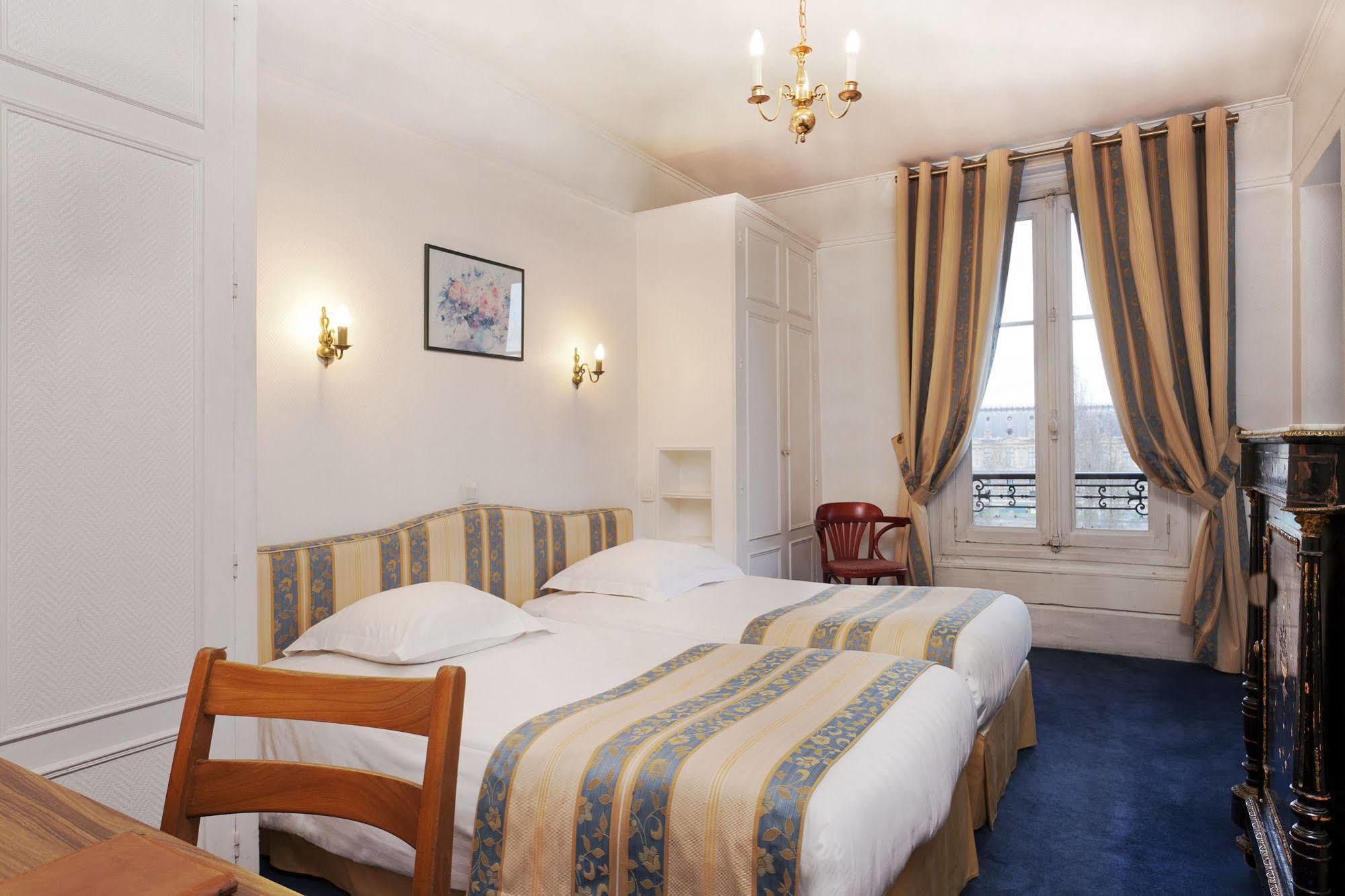 Hotel Du Quai Voltaire Paris Exterior photo