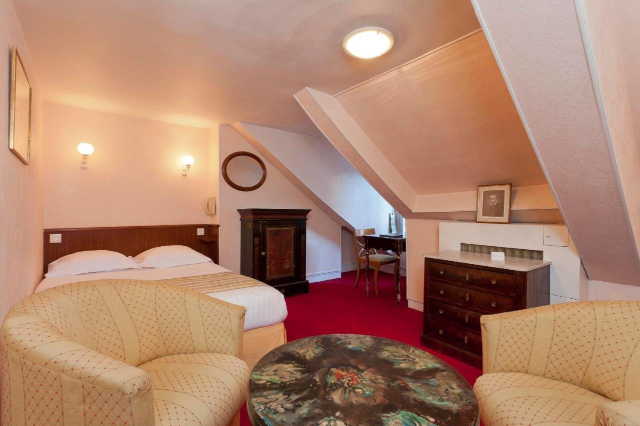 Hotel Du Quai Voltaire Paris Room photo